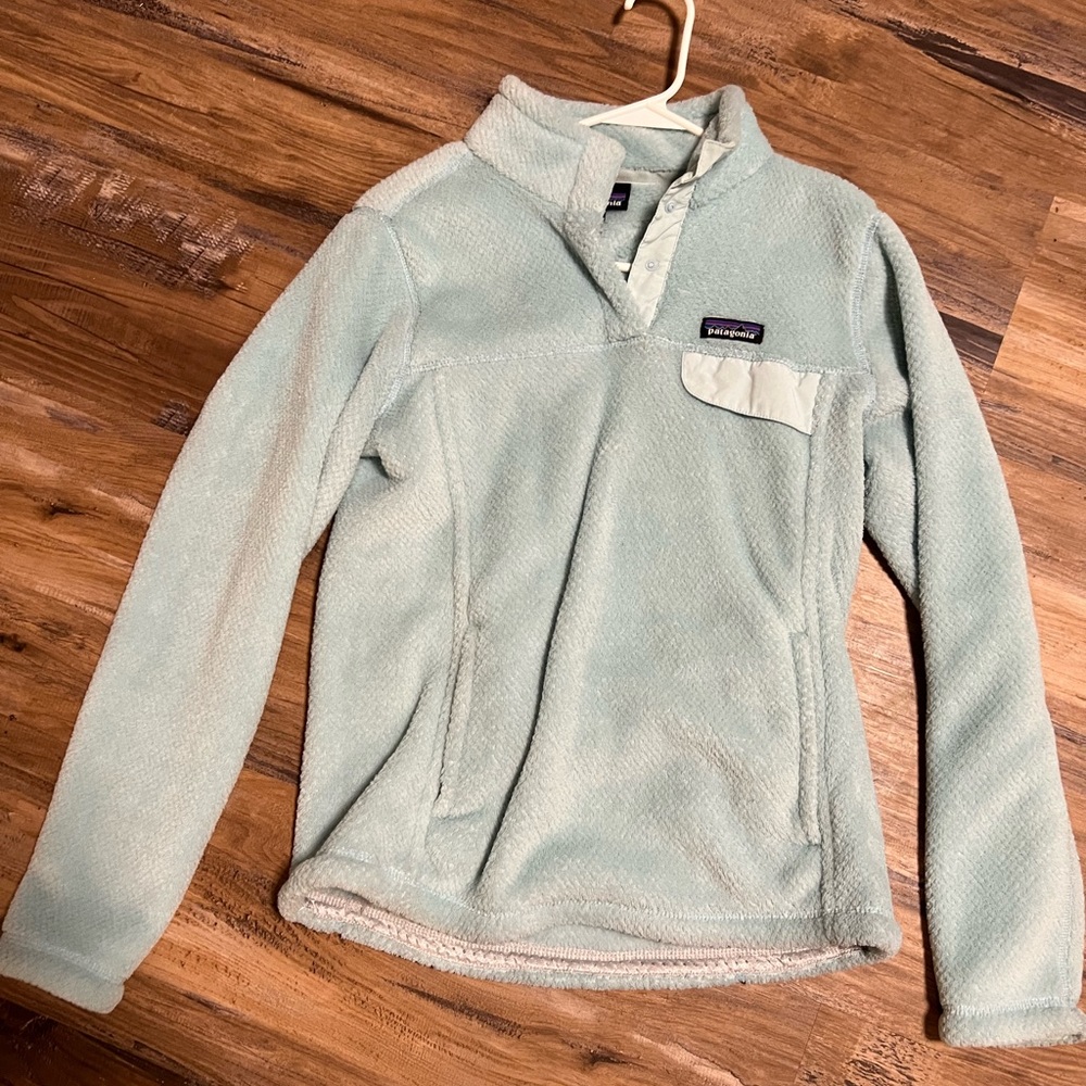 Sky blue color patagonia pull over